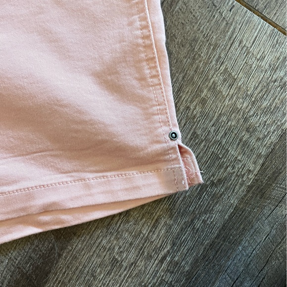 Liz Claiborne Classic Shorts Flat Front Side Slits Super Stretch Pink Size 4 - Picture 2 of 6
